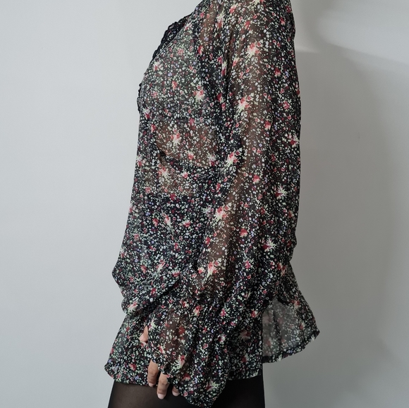 Georgette floral printed Short dress in black - Picture 8 of 9